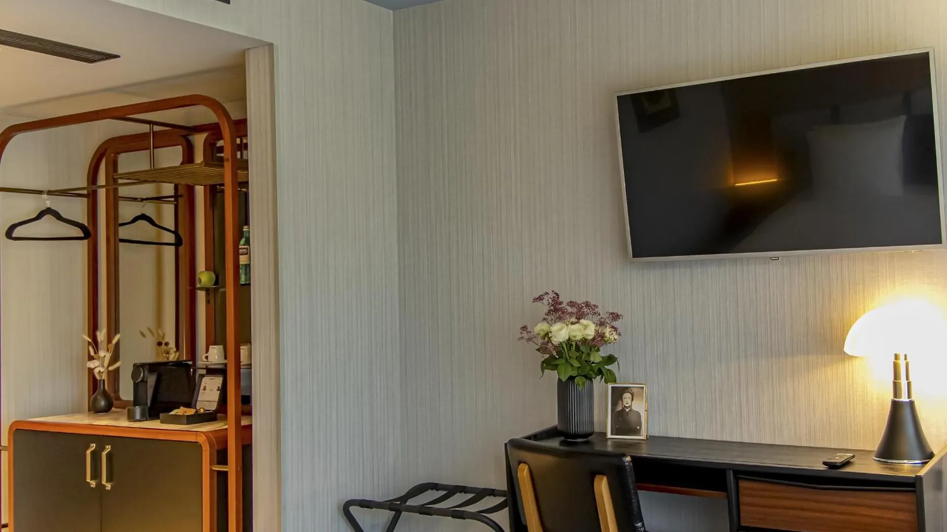 Muze Hotel Dusseldorf - Handwritten Collection