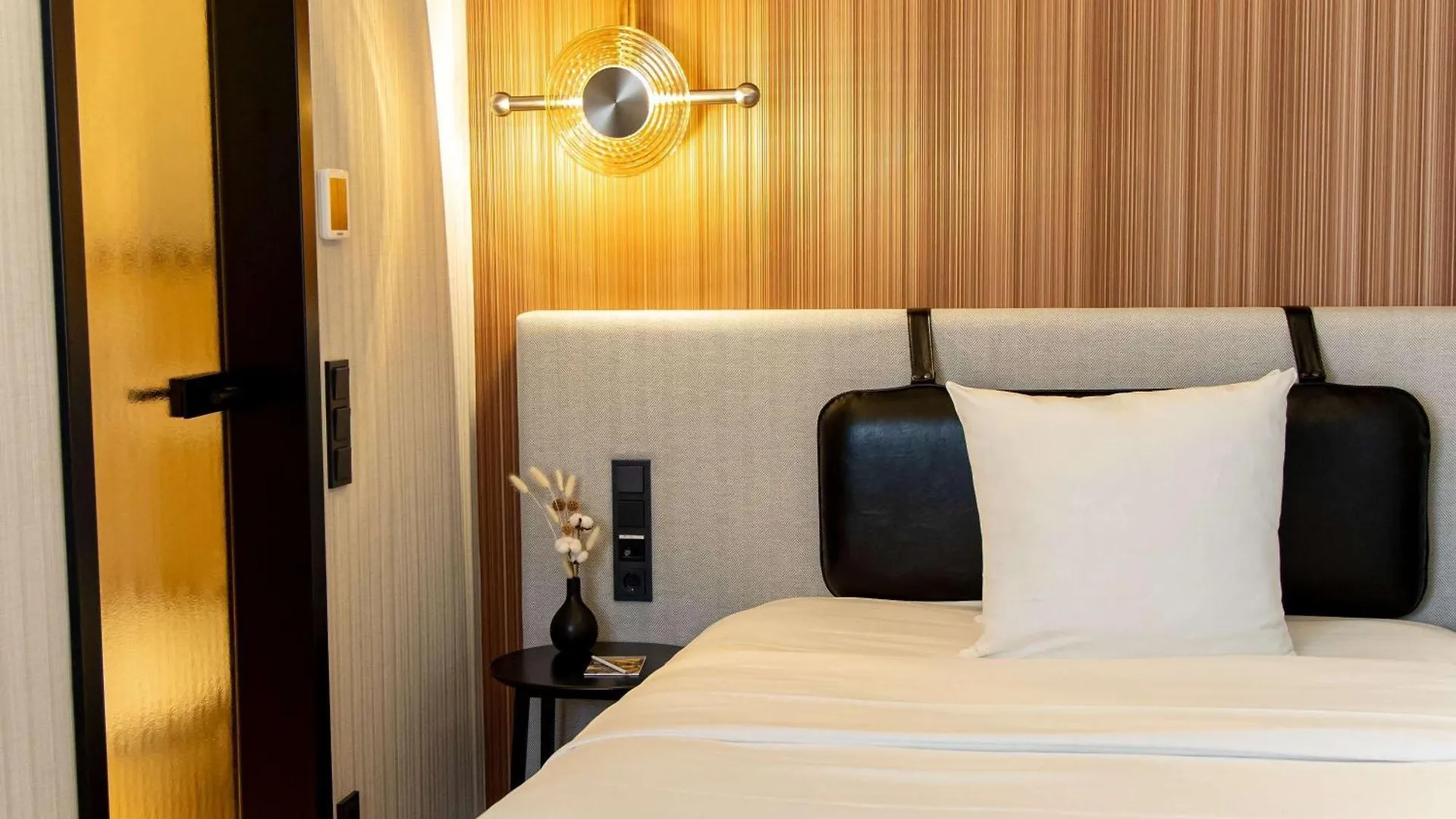 Muze Hotel Dusseldorf - Handwritten Collection