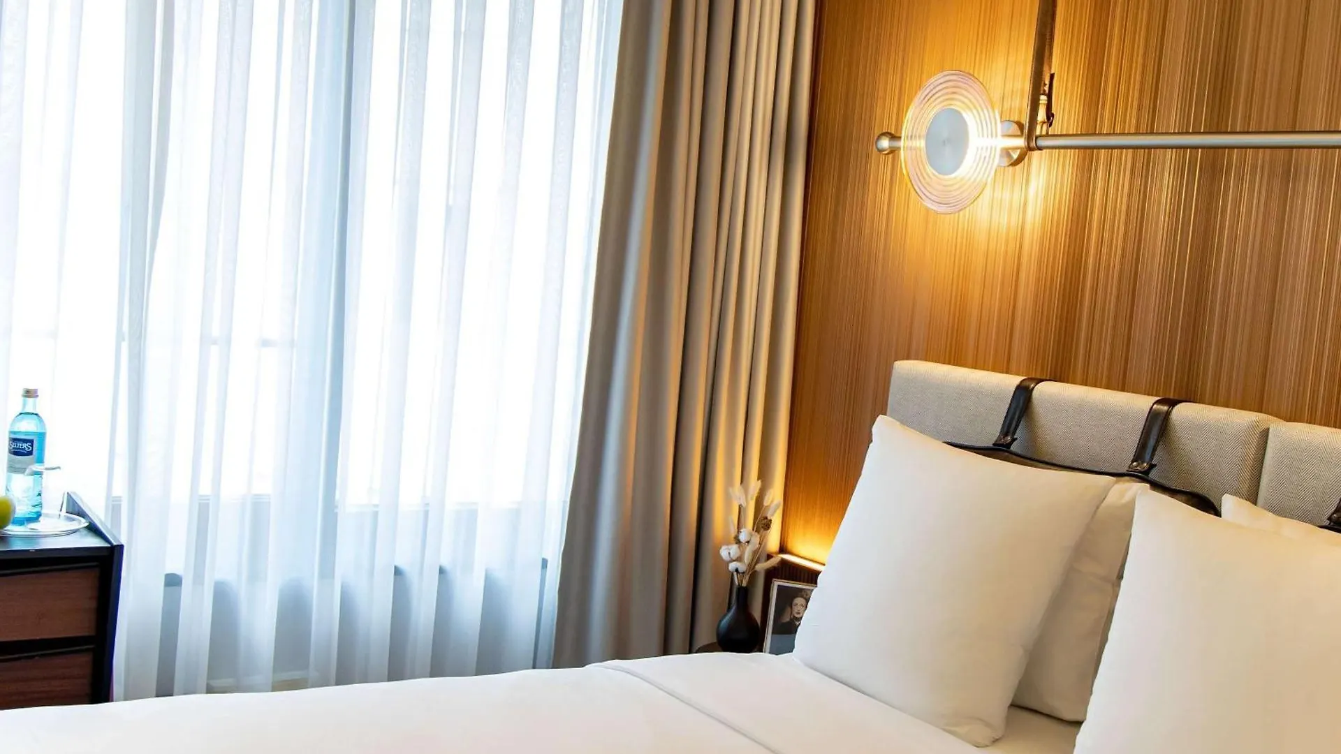 Muze Hotel Dusseldorf - Handwritten Collection